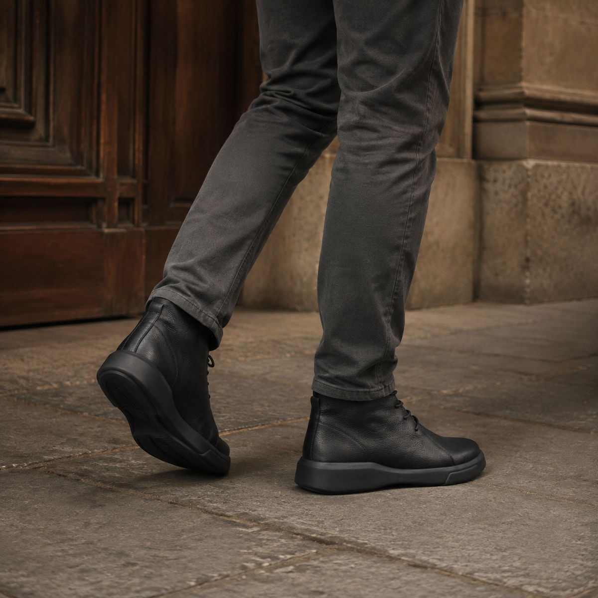 TAVERO – Black detail